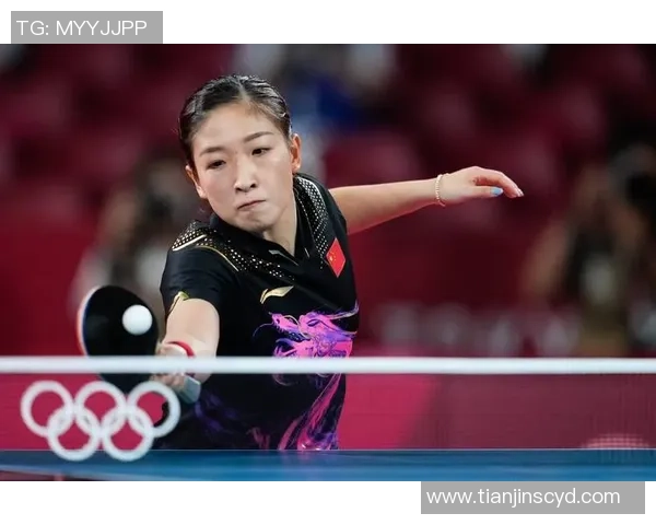 刘诗雯共享北京初雪美照,穿白色长裤羽绒服,一颦一笑香甜动听